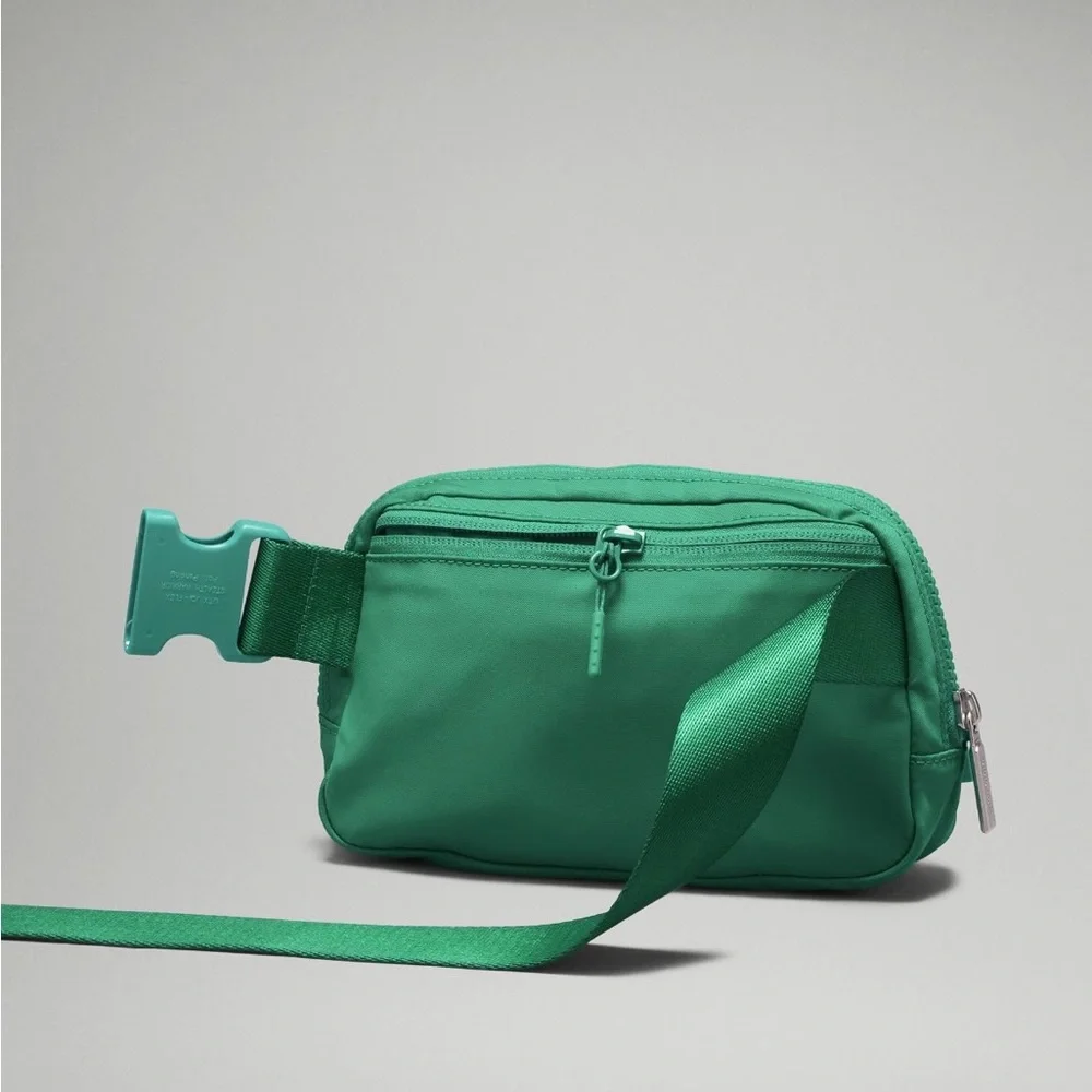 Lululemon Everywhere Belt Bag 1L- Emerald Ice - Picture 7 of 9